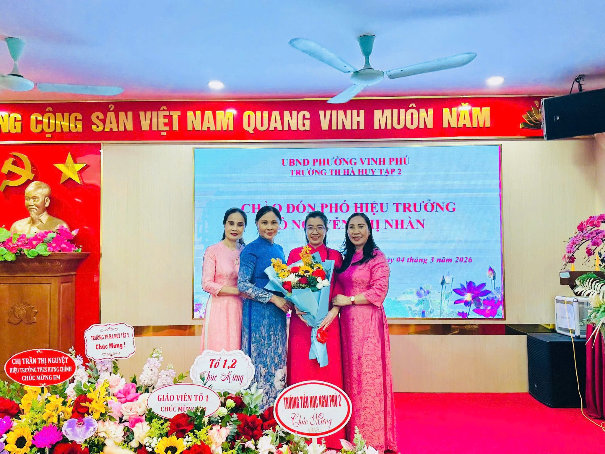 Chia tay cô Nguyễn Thị Nhàn và đón cô Âu Thị Ánh Tuyết về giữ chức vụ Phó Hiệu trưởng