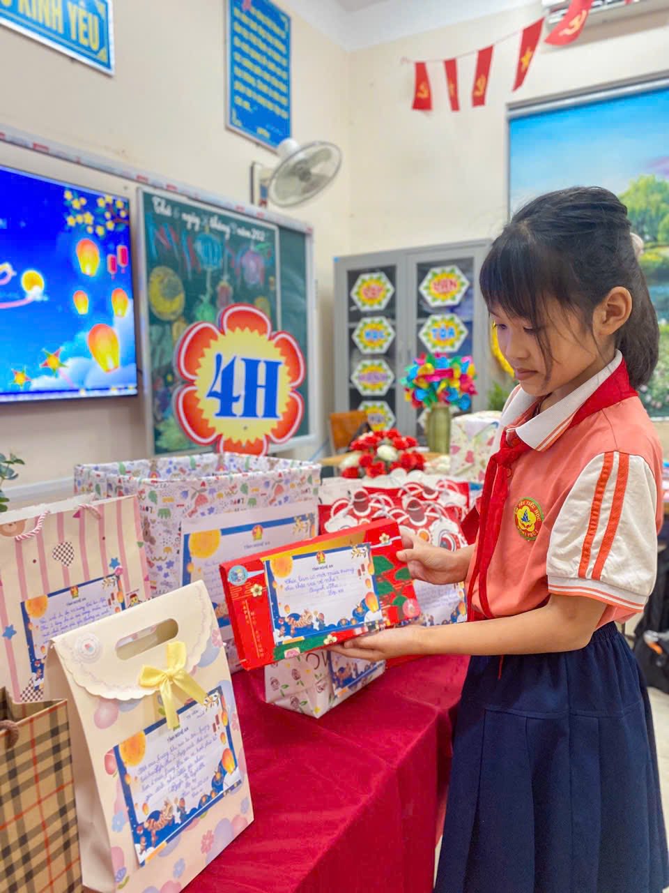 TRƯỜNG TIỂU HỌC NGHI PHÚ 2 PHÁT ĐỘNG CHƯƠNG TRÌNH “GÓI TRĂNG TRAO EM”