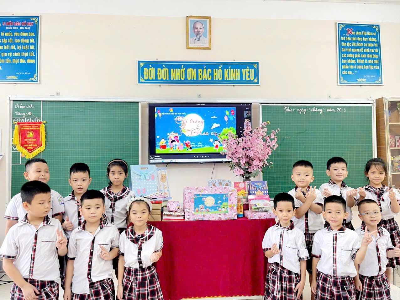 TRƯỜNG TIỂU HỌC NGHI PHÚ 2 PHÁT ĐỘNG CHƯƠNG TRÌNH “GÓI TRĂNG TRAO EM”