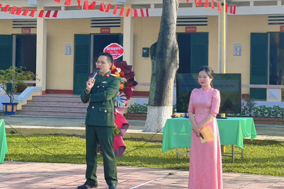 🌻CHUYÊN ĐỀ: DẠY HỌC NGOÀI KHÔNG GIAN LỚP HỌC HĐTN – CHÚNG EM HỌC TẬP TÁC PHONG ANH BỘ ĐỘI CỤ HỒ 🌻