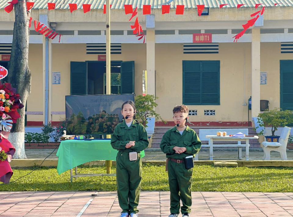 🌻CHUYÊN ĐỀ: DẠY HỌC NGOÀI KHÔNG GIAN LỚP HỌC HĐTN – CHÚNG EM HỌC TẬP TÁC PHONG ANH BỘ ĐỘI CỤ HỒ 🌻