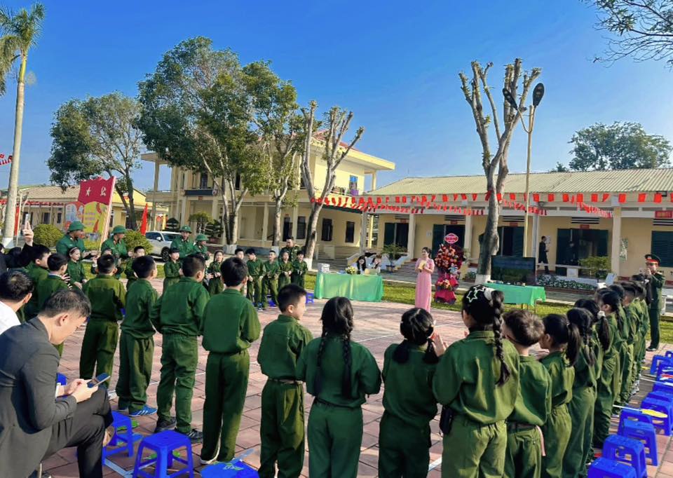 🌻CHUYÊN ĐỀ: DẠY HỌC NGOÀI KHÔNG GIAN LỚP HỌC HĐTN – CHÚNG EM HỌC TẬP TÁC PHONG ANH BỘ ĐỘI CỤ HỒ 🌻