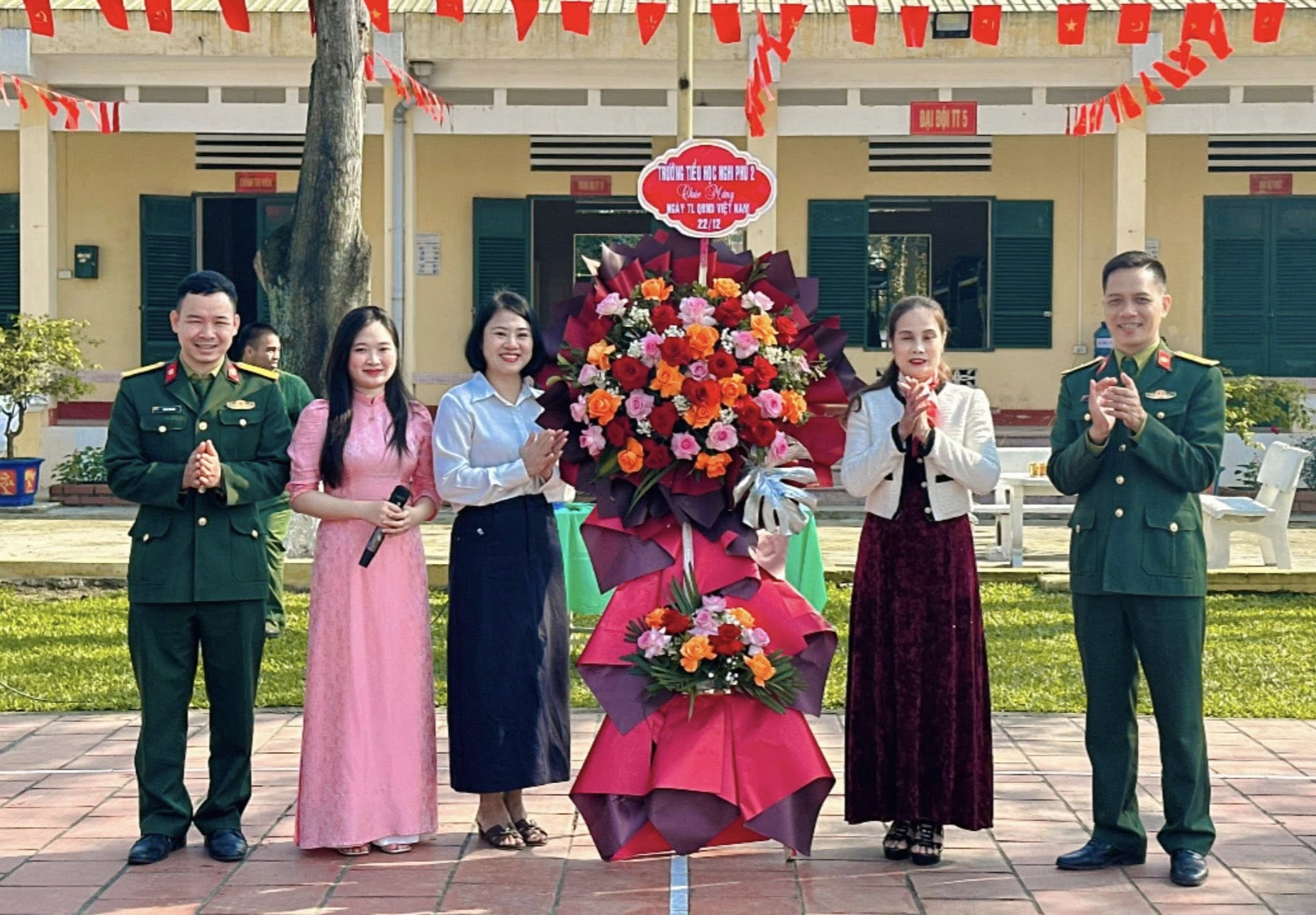 🌻CHUYÊN ĐỀ: DẠY HỌC NGOÀI KHÔNG GIAN LỚP HỌC HĐTN – CHÚNG EM HỌC TẬP TÁC PHONG ANH BỘ ĐỘI CỤ HỒ 🌻