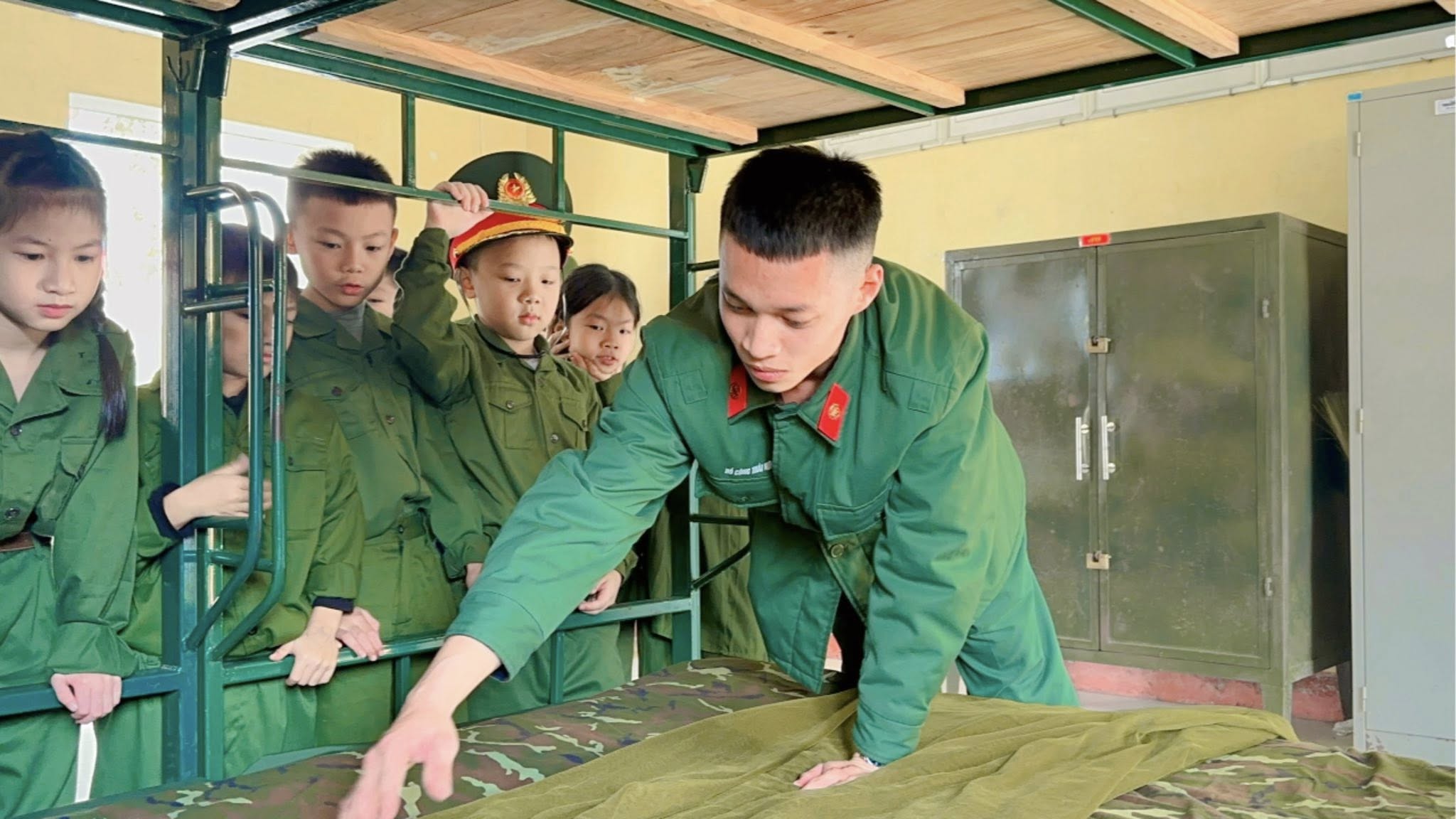 🌻CHUYÊN ĐỀ: DẠY HỌC NGOÀI KHÔNG GIAN LỚP HỌC HĐTN – CHÚNG EM HỌC TẬP TÁC PHONG ANH BỘ ĐỘI CỤ HỒ 🌻