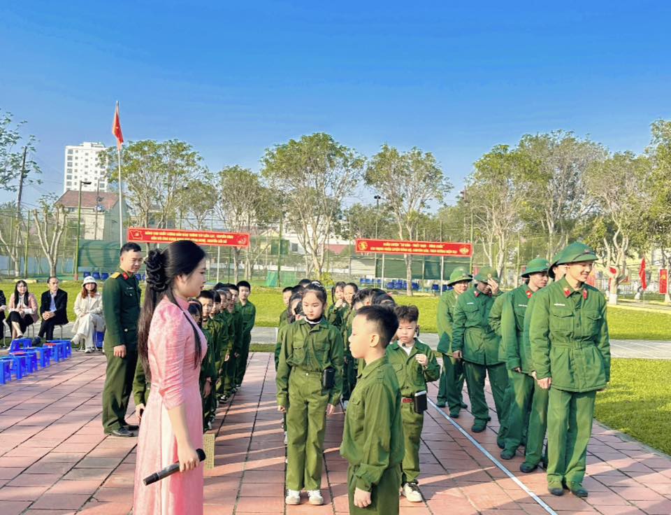 🌻CHUYÊN ĐỀ: DẠY HỌC NGOÀI KHÔNG GIAN LỚP HỌC HĐTN – CHÚNG EM HỌC TẬP TÁC PHONG ANH BỘ ĐỘI CỤ HỒ 🌻