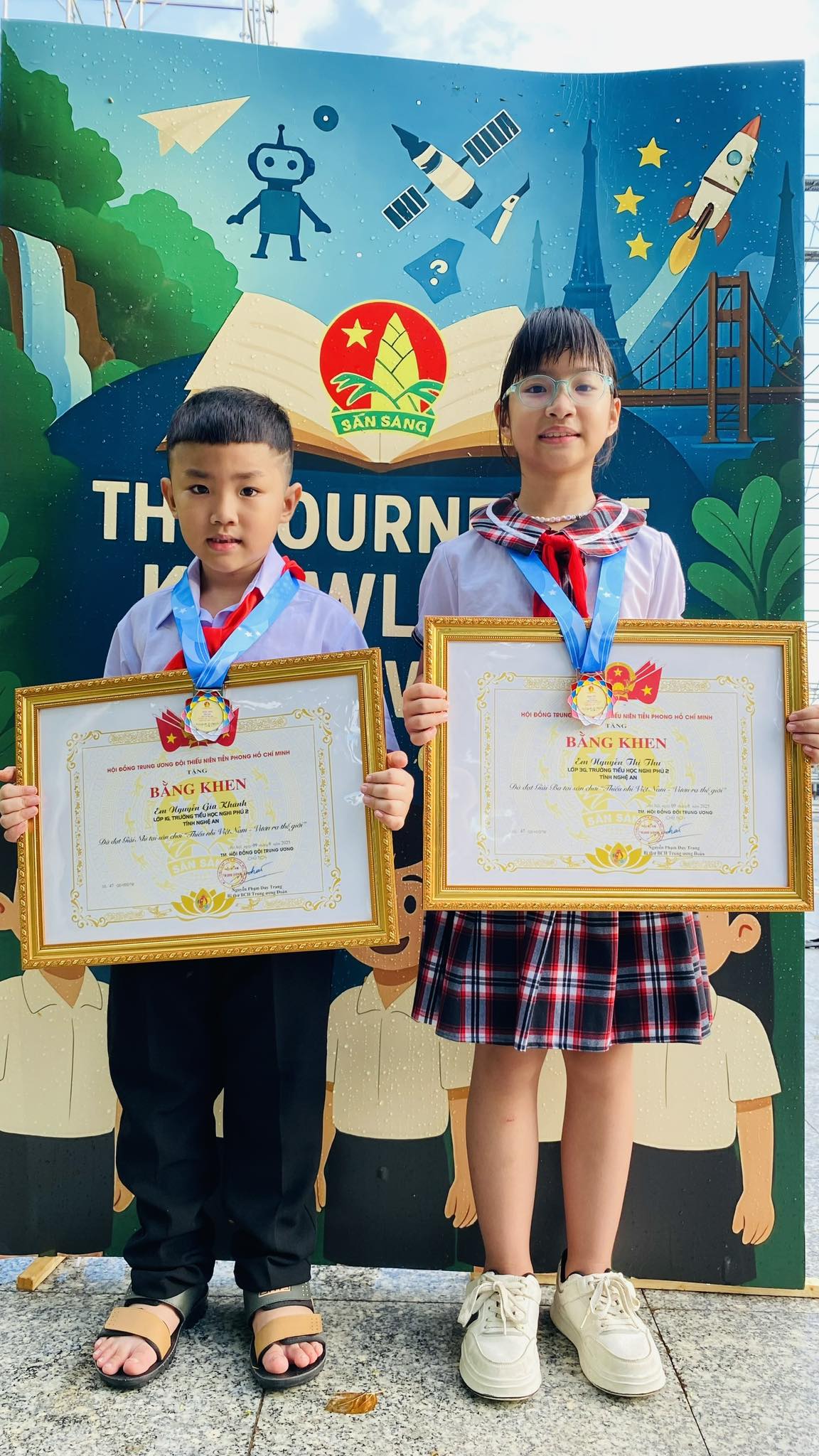 TUYÊN DƯƠNG HỌC SINH ĐẠT GIẢI CUỘC THI VƯƠN RA THẾ GIỚI