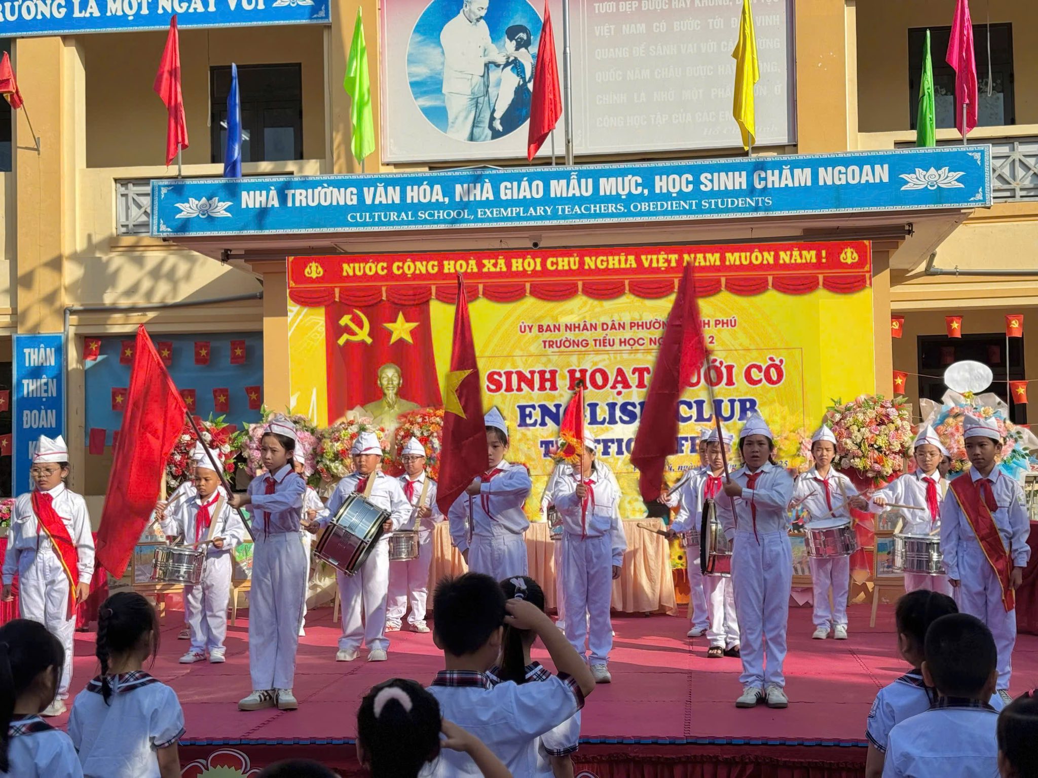 CÂU LẠC BỘ TIẾNG ANH – CHỦ ĐỀ: AN TOÀN GIAO THÔNG