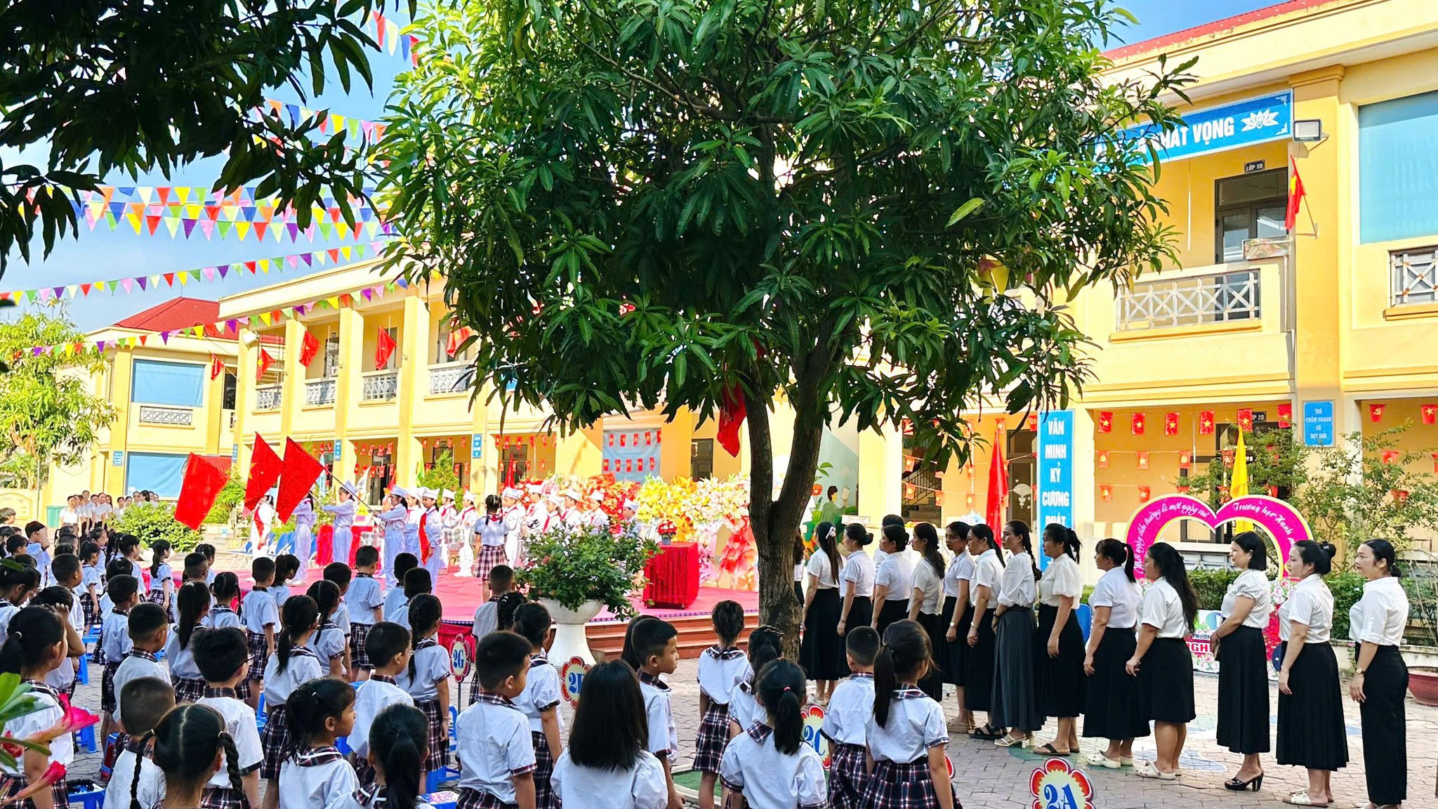 CÂU LẠC BỘ TIẾNG ANH – CHỦ ĐỀ: AN TOÀN GIAO THÔNG