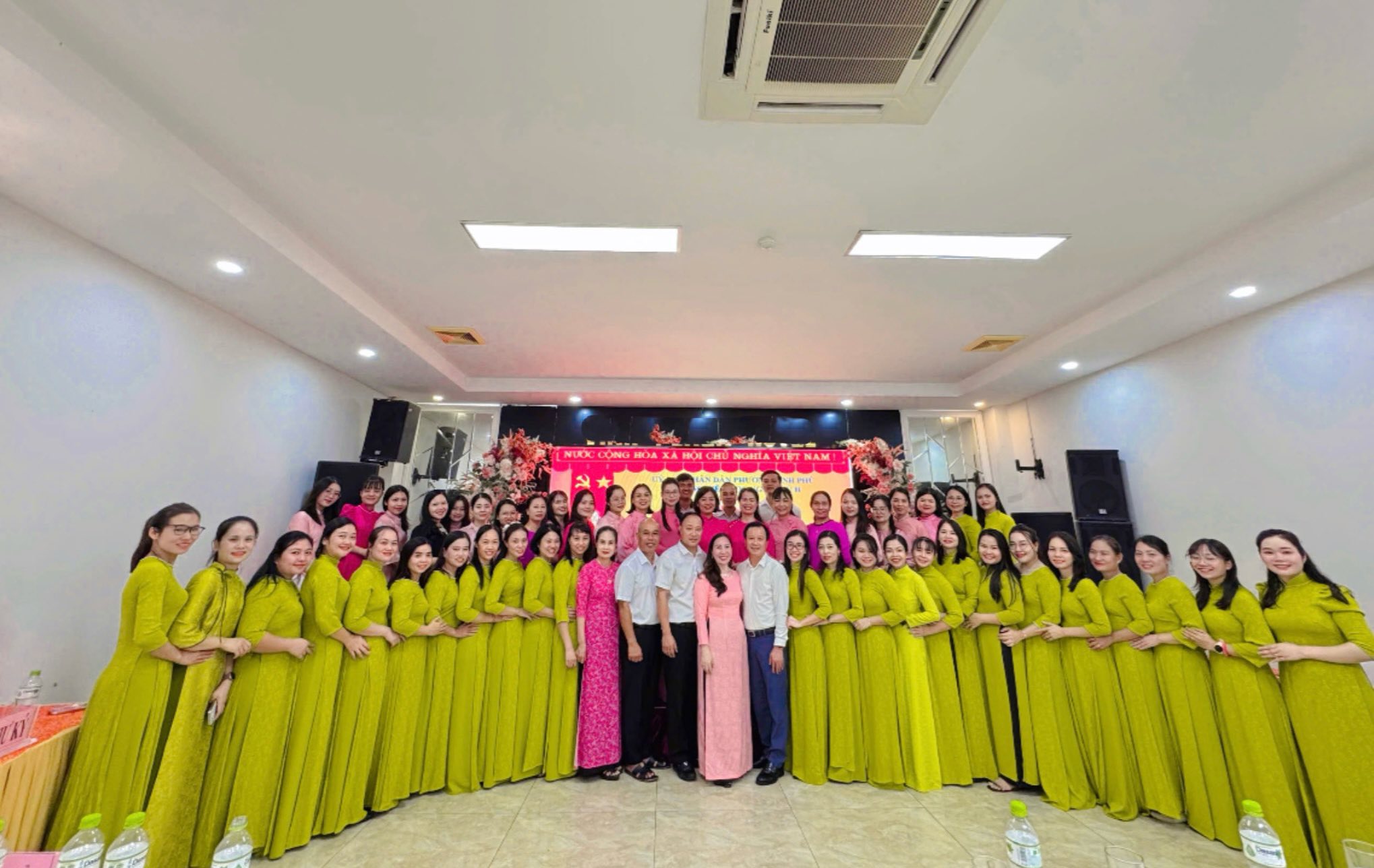 TRƯỜNG TIỂU HỌC NGHI PHÚ 2 TỔ CHỨC THÀNH CÔNG HỘI NGHỊ VIÊN CHỨC, NGƯỜI LAO ĐỘNG NĂM HỌC 2025 - 2026