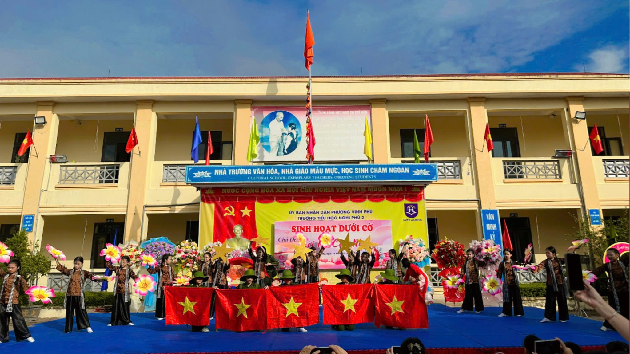 TIẾT SINH HOẠT DƯỚI CỜ CHỦ ĐỀ “LỜI RU CỦA MẸ” – KHÚC CA TRI ÂN VÀ YÊU THƯƠNG TUẦN 6