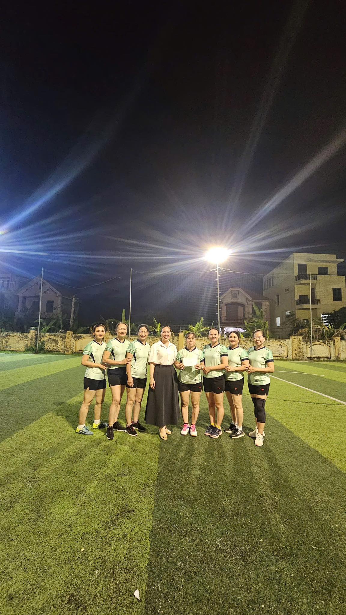 TRƯỜNG TIỂU HỌC NGHI PHÚ 2 SÔI NỔI GIẢI BÓNG ĐÁ CHÀO MỪNG NGÀY 20/10/2025