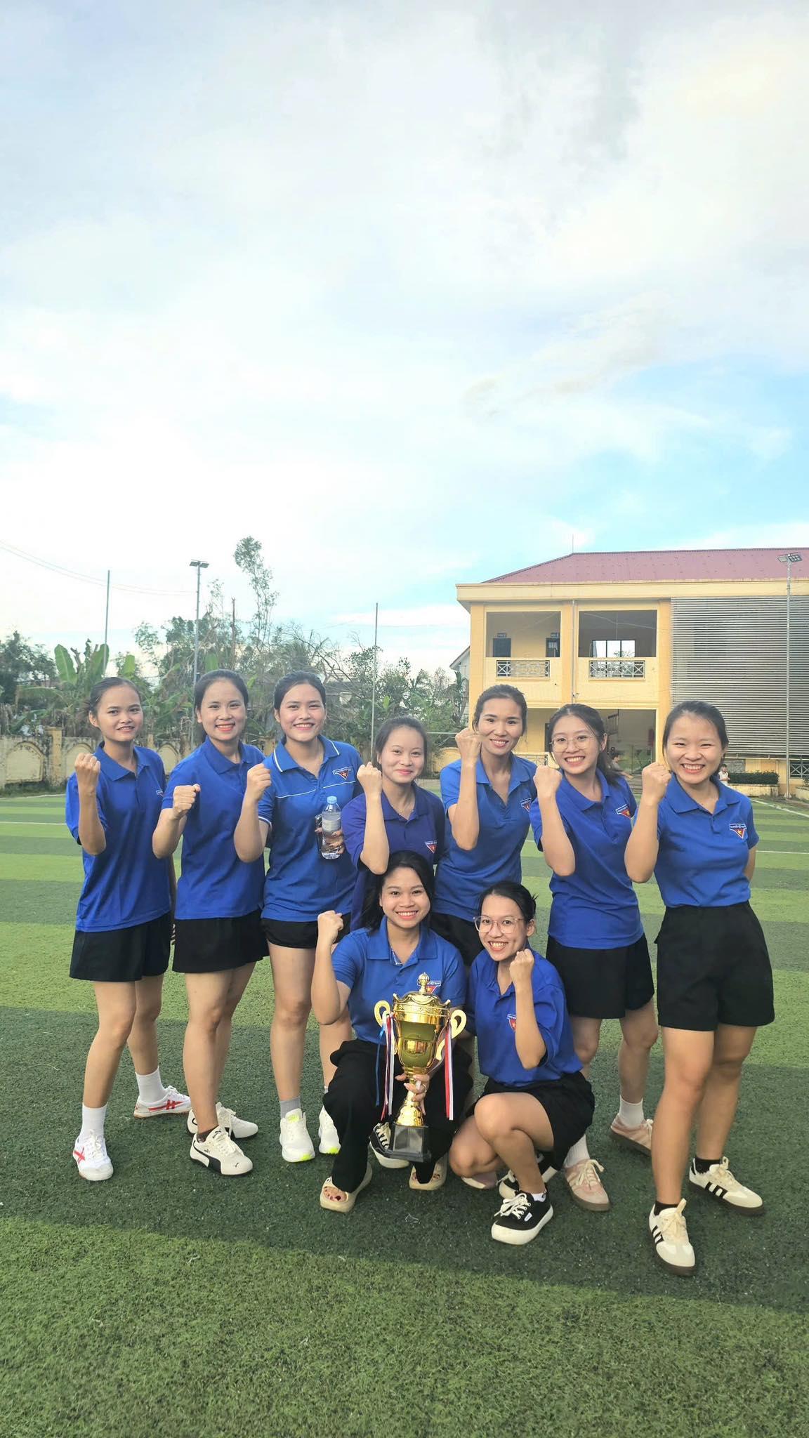 TRƯỜNG TIỂU HỌC NGHI PHÚ 2 SÔI NỔI GIẢI BÓNG ĐÁ CHÀO MỪNG NGÀY 20/10/2025