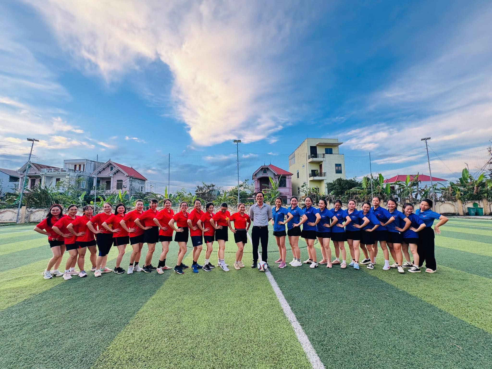 TRƯỜNG TIỂU HỌC NGHI PHÚ 2 SÔI NỔI GIẢI BÓNG ĐÁ CHÀO MỪNG NGÀY 20/10/2025