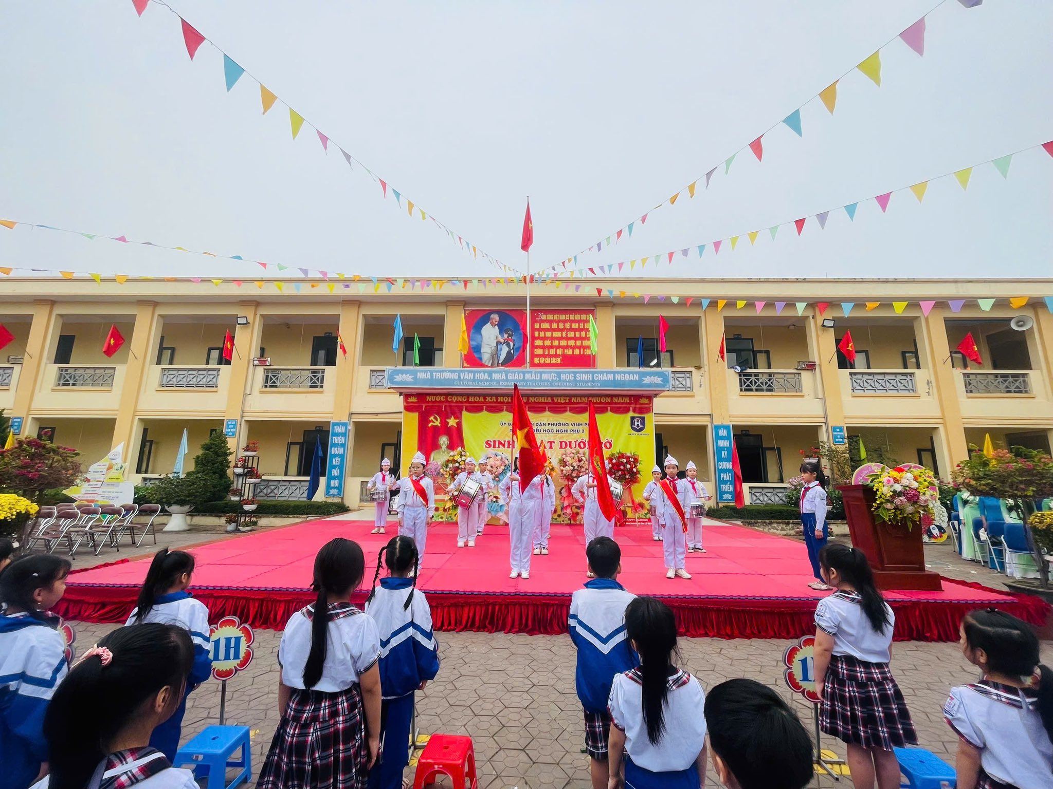 SINH HOẠT DƯỚI CỜ – ĐÓN ĐOÀN SINH VIÊN THỰC TẬP